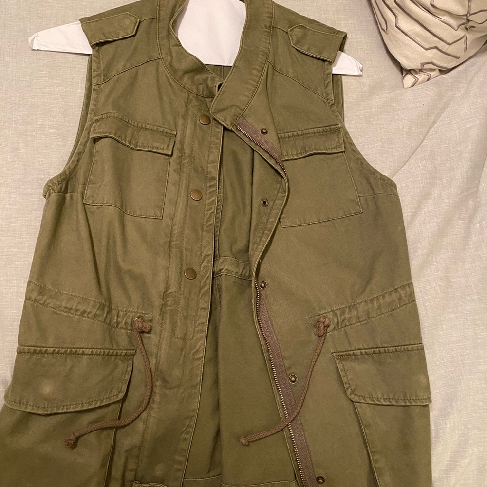 Military inspired army green vest